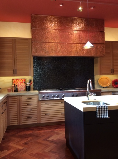 Desert Home Kitchen Redux, new island in contrasting color, with black glass splash to match. Neutral desert tone quartzite countertop.